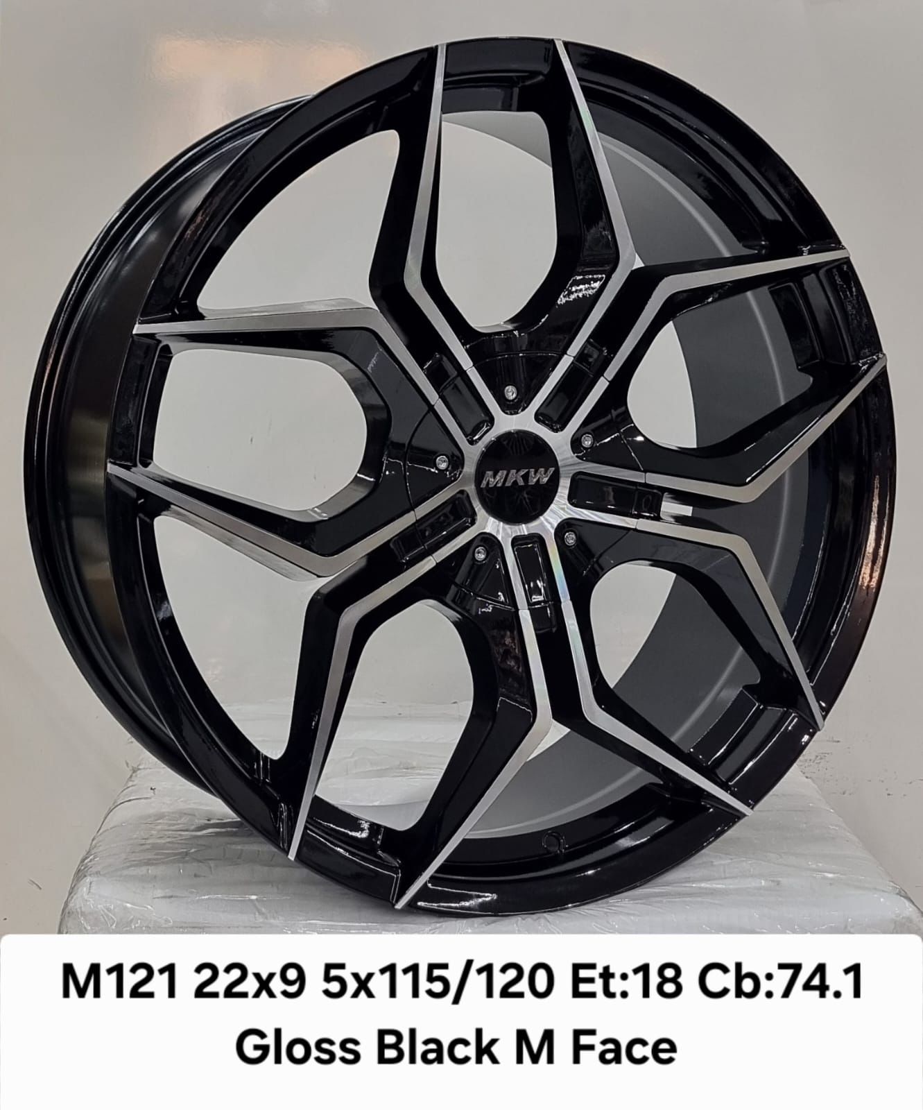 جنط 22 بوصة - M121 أسود لامع (4 قطع)